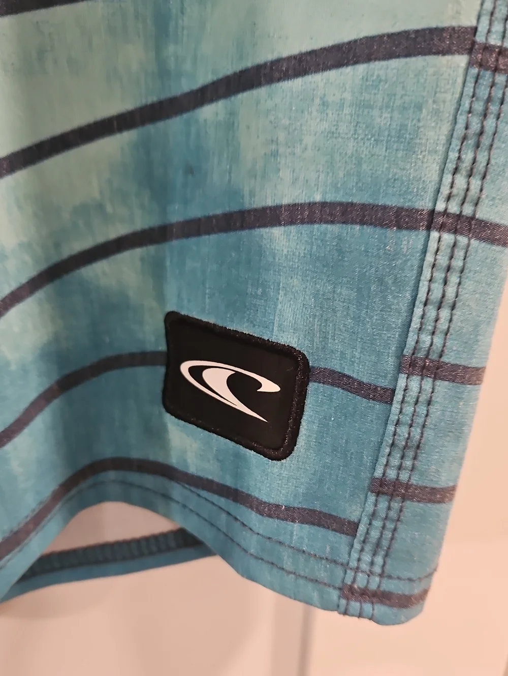 O'Neill Men's Blue Gradient Stripe Boardshorts. Size 32. Excellent Condition